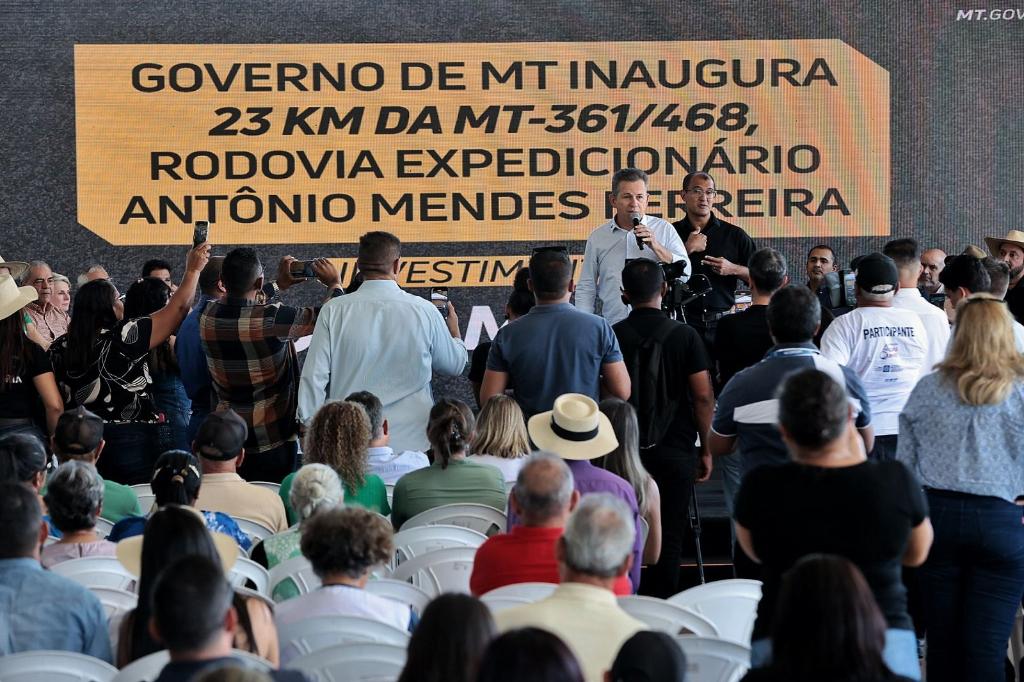 Governador lembra vida na roça e se emociona: